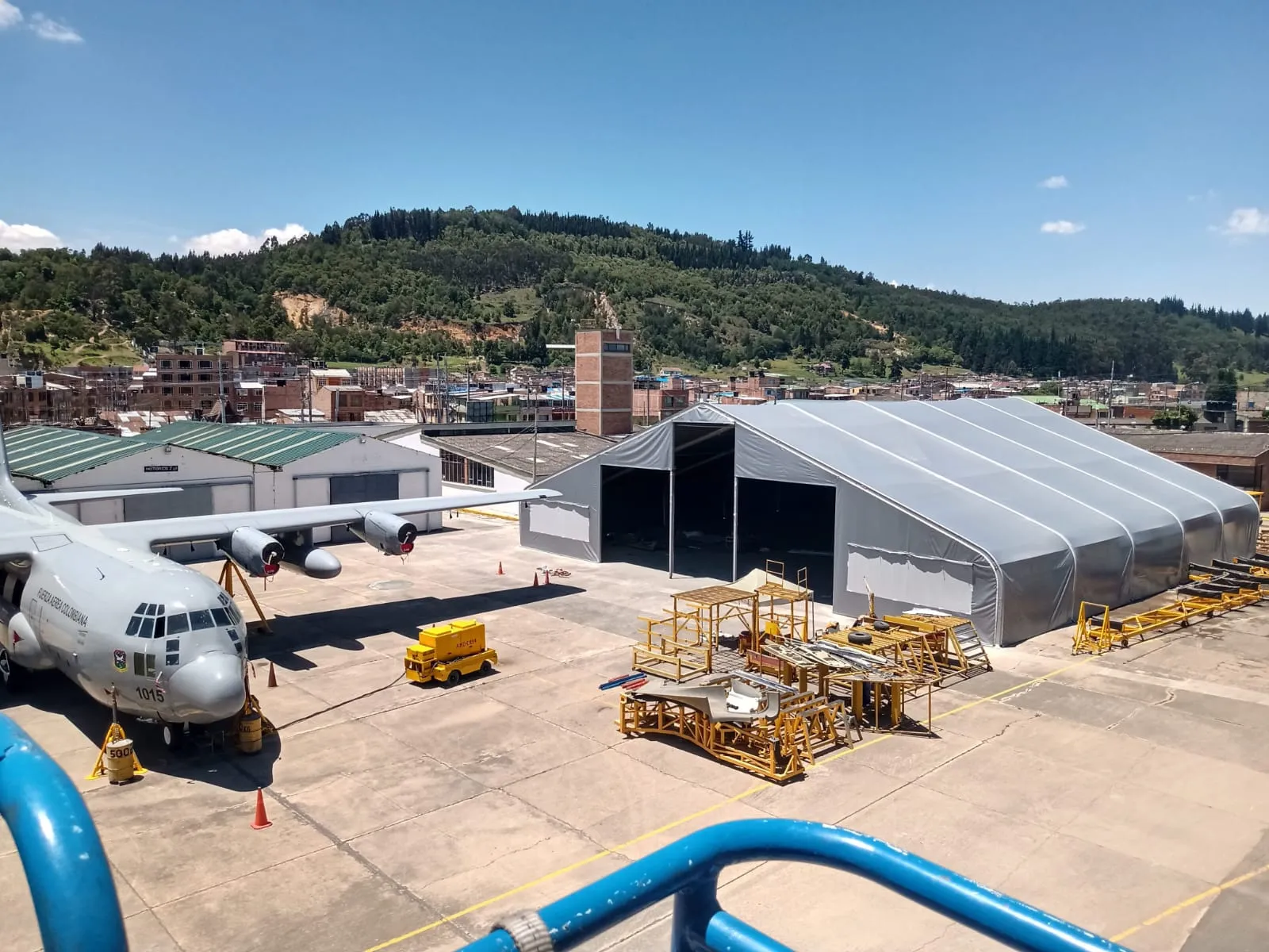Obra de hangares y bodegas de Carpas Cubricol en Bogotá